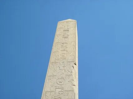 Обелиски статуи башни