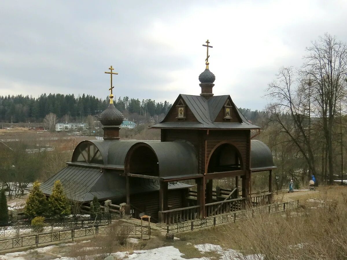 Скит саввы сторожевского в звенигороде. Часовня михаила архангела с купелью, чебоксары. Саввино-сторожевский монастырь купальня. Саввино-сторожевский монастырь святой источник. Купель саввы сторожевского звенигород.