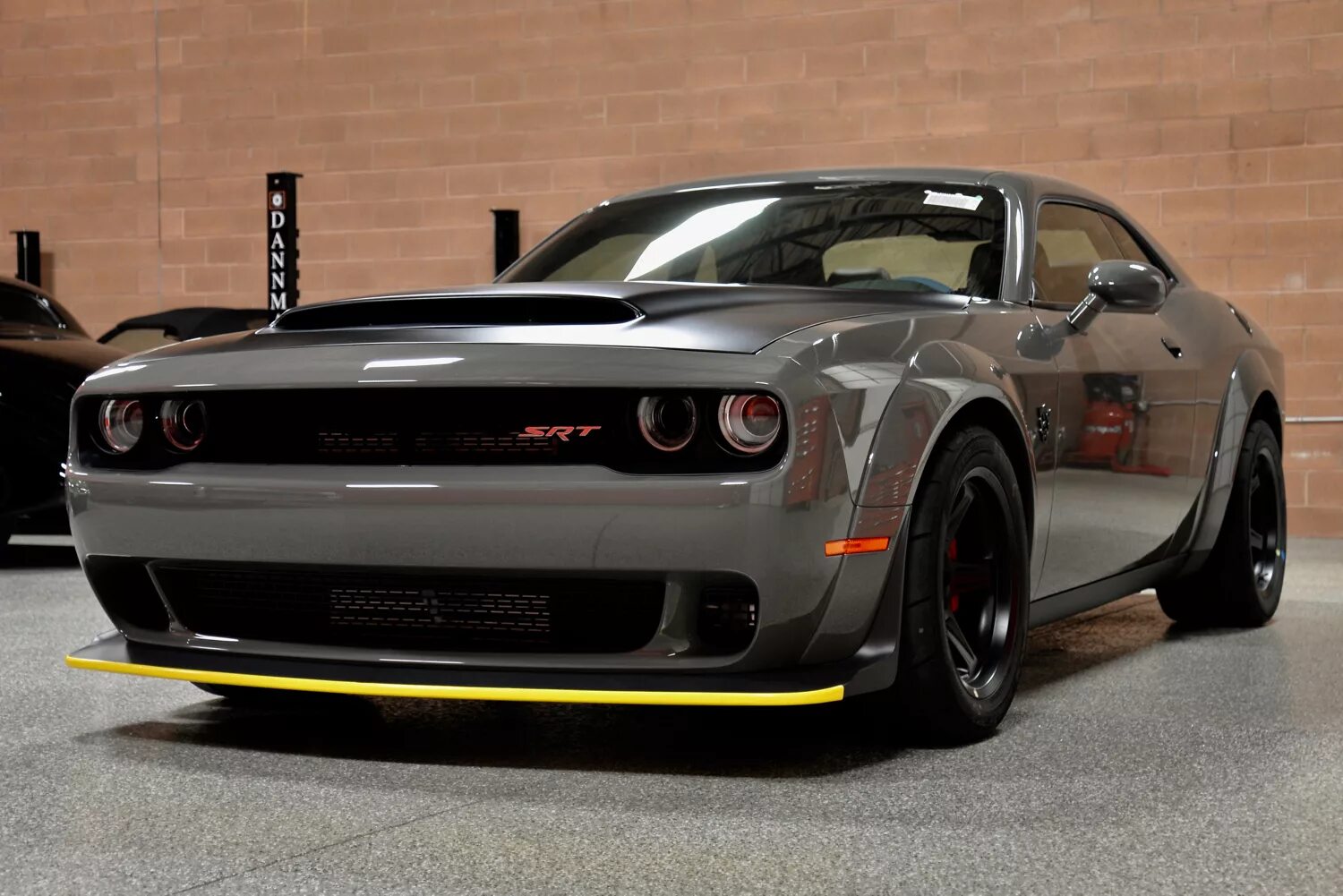 Dodge srt 170. Додж СРТ демон. Додж Челленджер srt Demon. Додж Челленджер СРТ демон. Dodge Challenger srt 170.