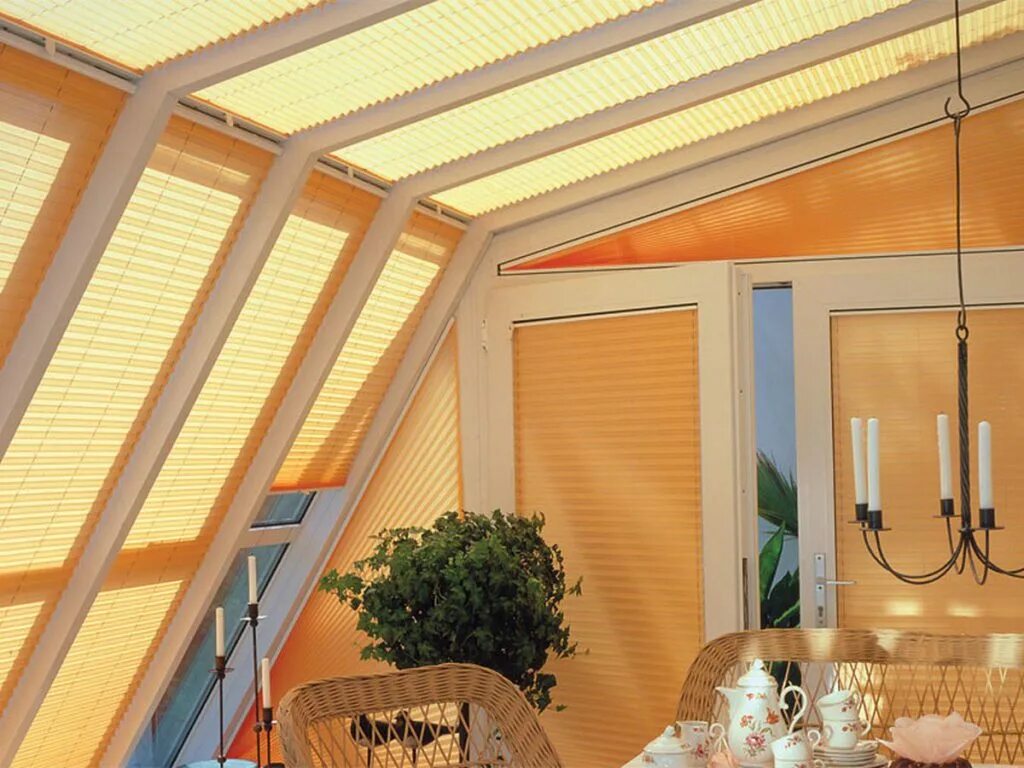 тюль на мансардное окно. шторы на наклонные окна. шторы на наклонные окна. гардины для мансардных окон. карниз для мансардного окна.