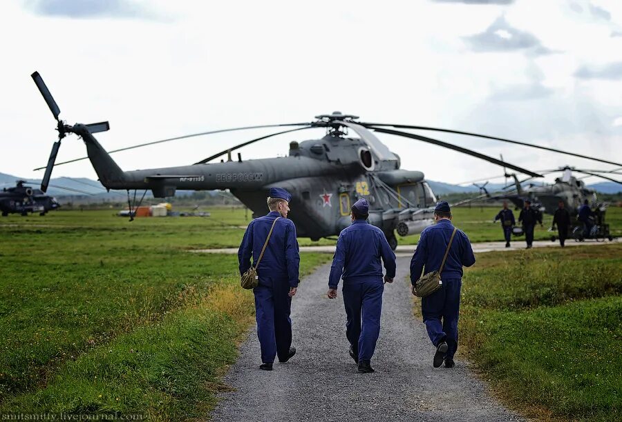Экипаж ми8. Вертолёт ми8 ra-22438. Экипаж вертолета ми-8. Ми 24 беларусь. Авиакатастрофа ми-8 на камчатке.