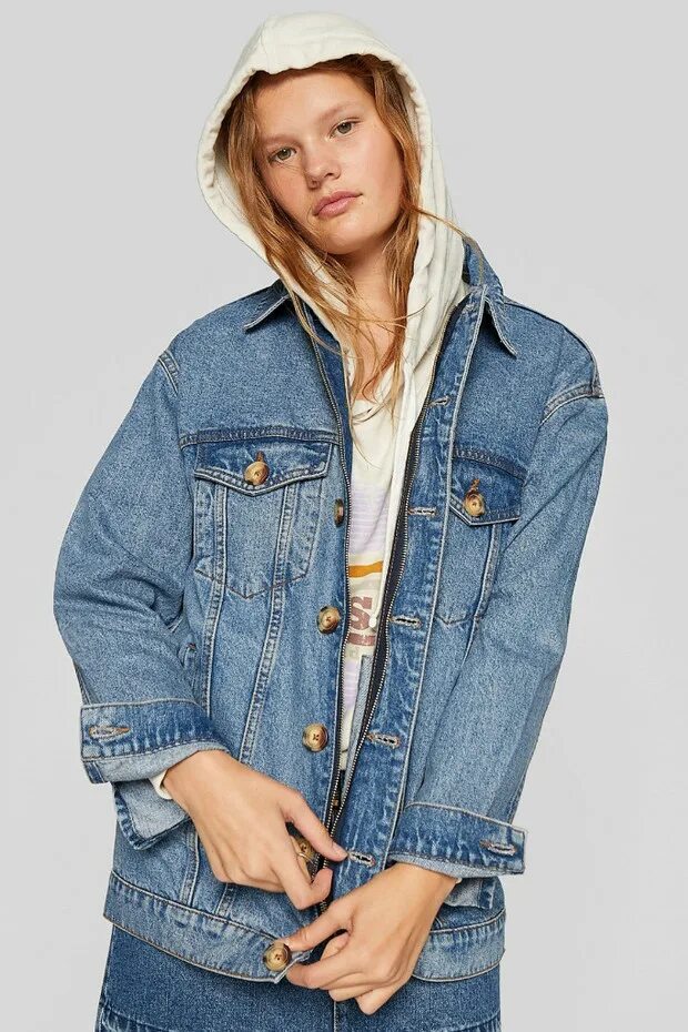 женская джинсовка sisley. джинсовые куртки для женщин. куртка джинсовая crossby denim 1204 cr vegas. джинсовая куртка женская. джинсовая куртка приталенная.