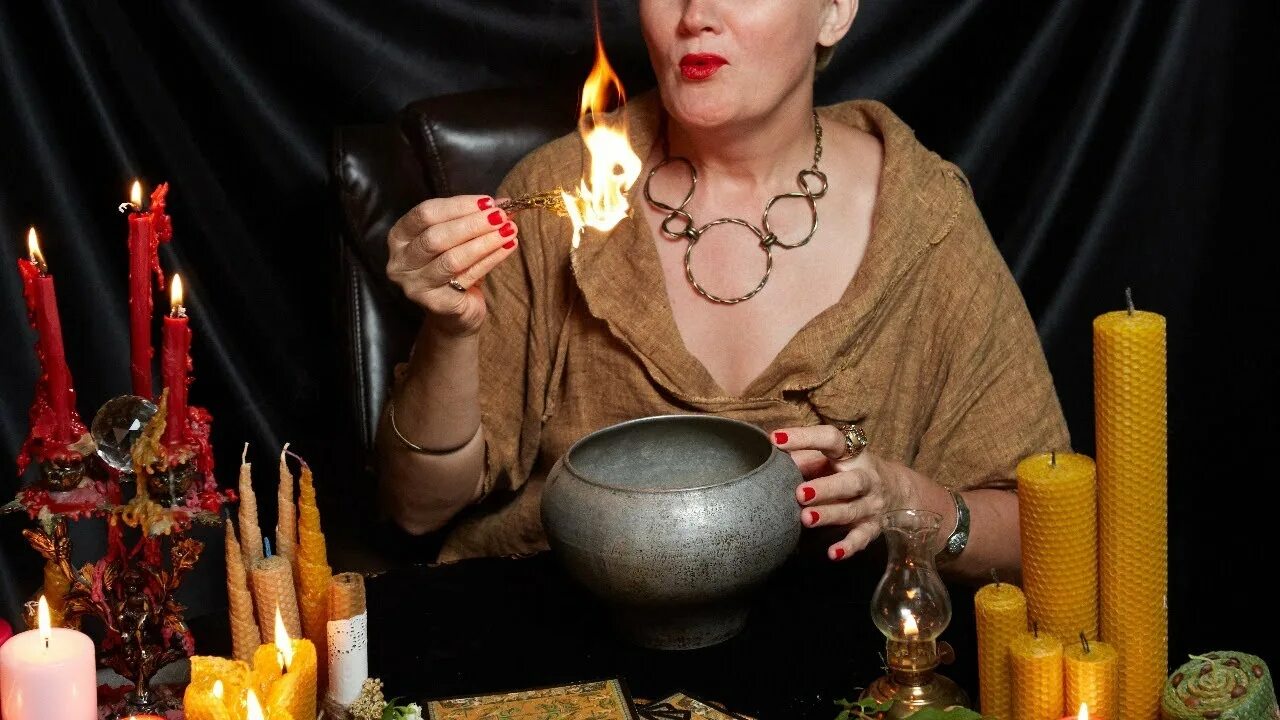 Свечка в виде женского тела. Свеча тело. Светлана цыганова свечная магия. Сечка у женщин. Свечи в виде фигурок.