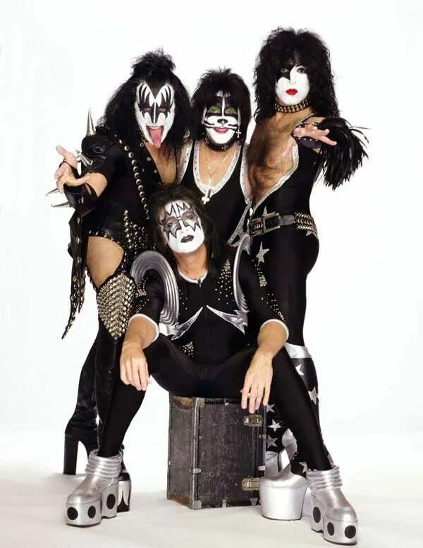 Кис вока. Группа Кисс фото. Глэм рок группа Kiss. Группа Кисс пол Стэнли. Группа Kiss 2012.