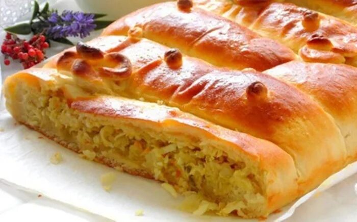 Рецепт пирога с капустой из дрожжевого теста. Пирог с капустой в духовке из дрожжевого теста. дрожжевой пирог с капустой. пирог с капустой из дрожжевого теста. пирог с капустой в духовке из дрожжевого.