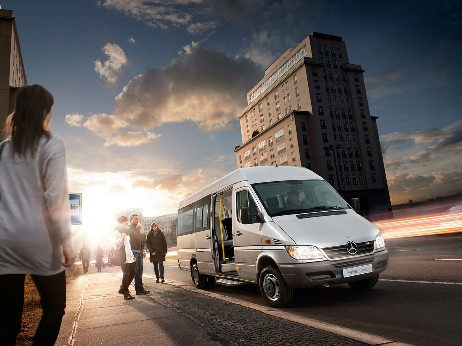 Перевозка людей межгород. Mercedes-Benz Sprinter. Мерседес Бенц Спринтер Классик. Мерседес Спринтер пассажирский. Mercedes-Benz Sprinter Classic 413 CDI.