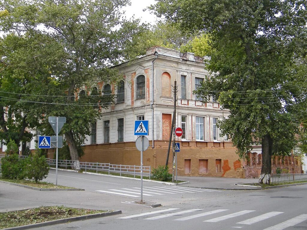 дворец алфераки таганрог. южный федеральный университет таганрог памятник. дворец алфераки таганрог достопримечательности. таганрог ул ростовская. сквер петра 1 в таганроге.