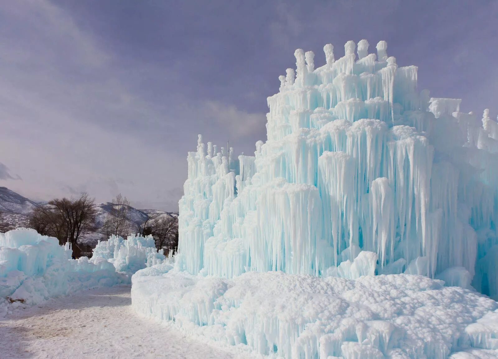 Среди снега и льда. Ледяной фонтан Зюраткуль. Ледяной дворец Анны Иоанновны. Ледяной замок. Снежный замок.