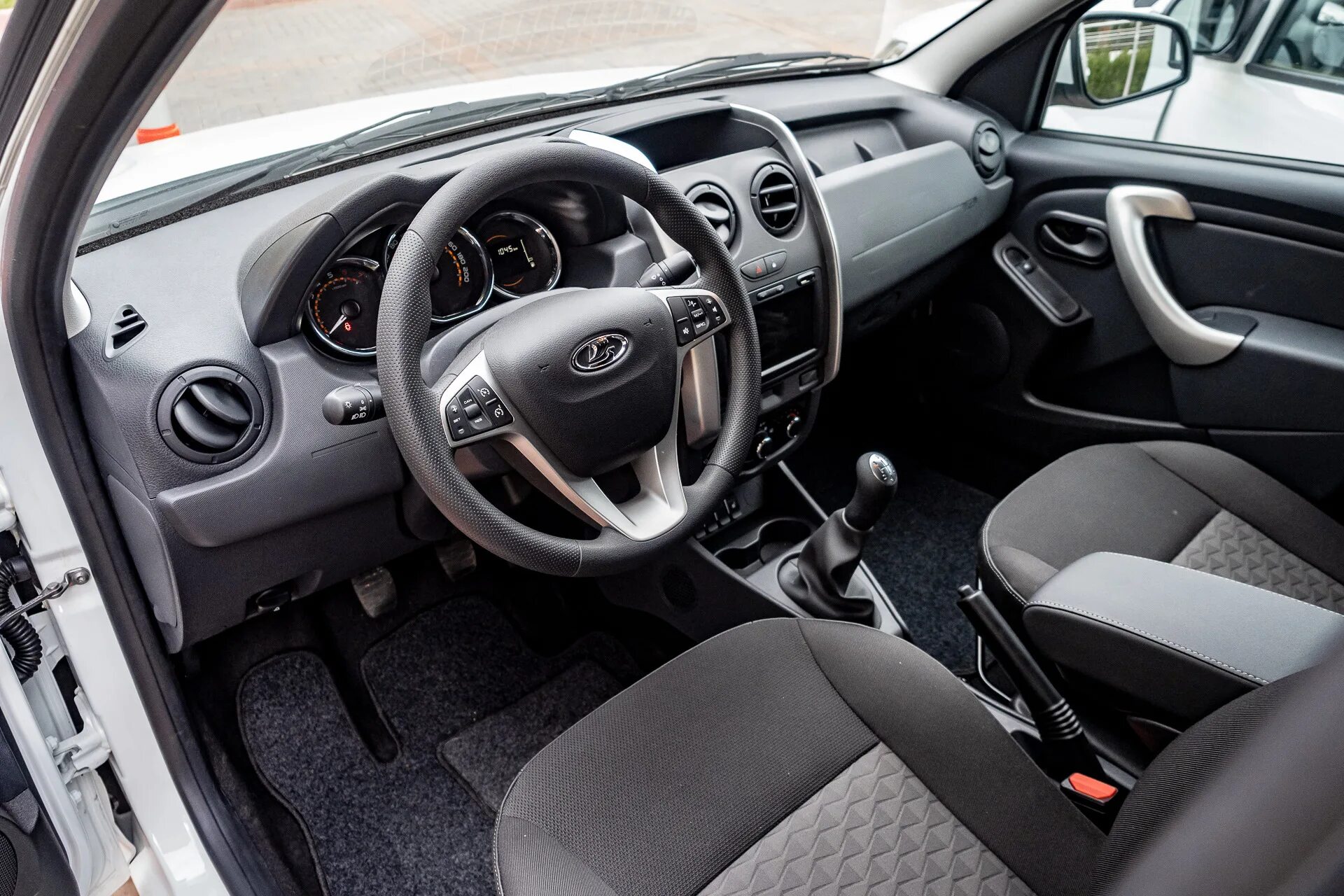 В России стартовали продажи самой роскошной Lada Vesta - Российская газета