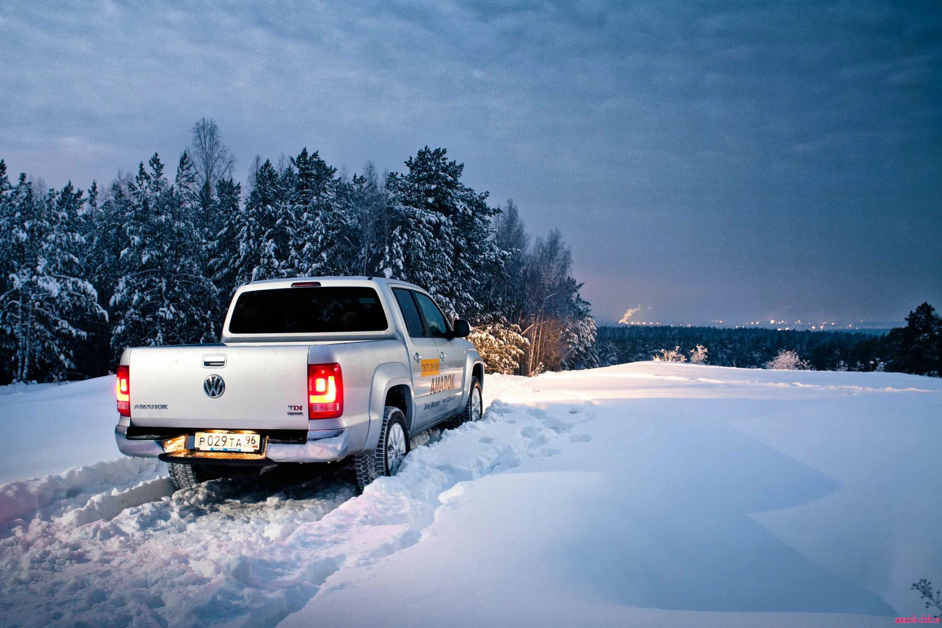 Месяц автомобиля. VW Amarok Snow. Амарок в снегу. Фольксваген Амарок зимой. Амарок зимой белый.