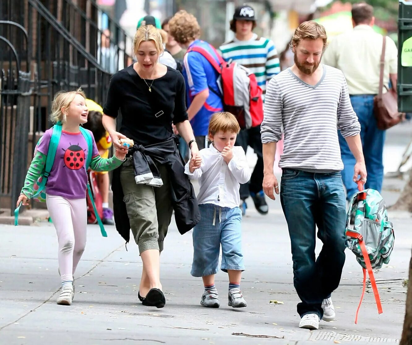 кейт уинслет и ее дети. кейт уинслет и джим триплтон. сын кейт уинслет. беар блейз винслет дочь. кейт уинслет дети.