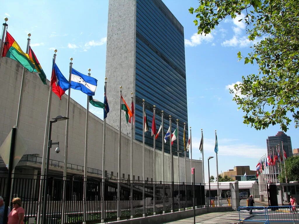 Штаб-квартира ООН В Нью-Йорке. Здание ООН В Нью-Йорке. Здание штаб-квартиры ООН В Нью-Йорке. Здание Генеральной Ассамблеи ООН В Нью-Йорке. Офис оон