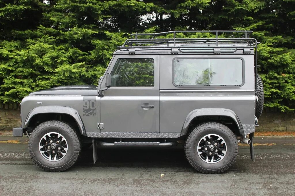 Defender 200. ЛР Дефендер 90. Ленд Ровер Дефендер алюминиевый кузов. Used Defender 90 2021. Рендж Ровер Дефендер алюминиевый кузов.