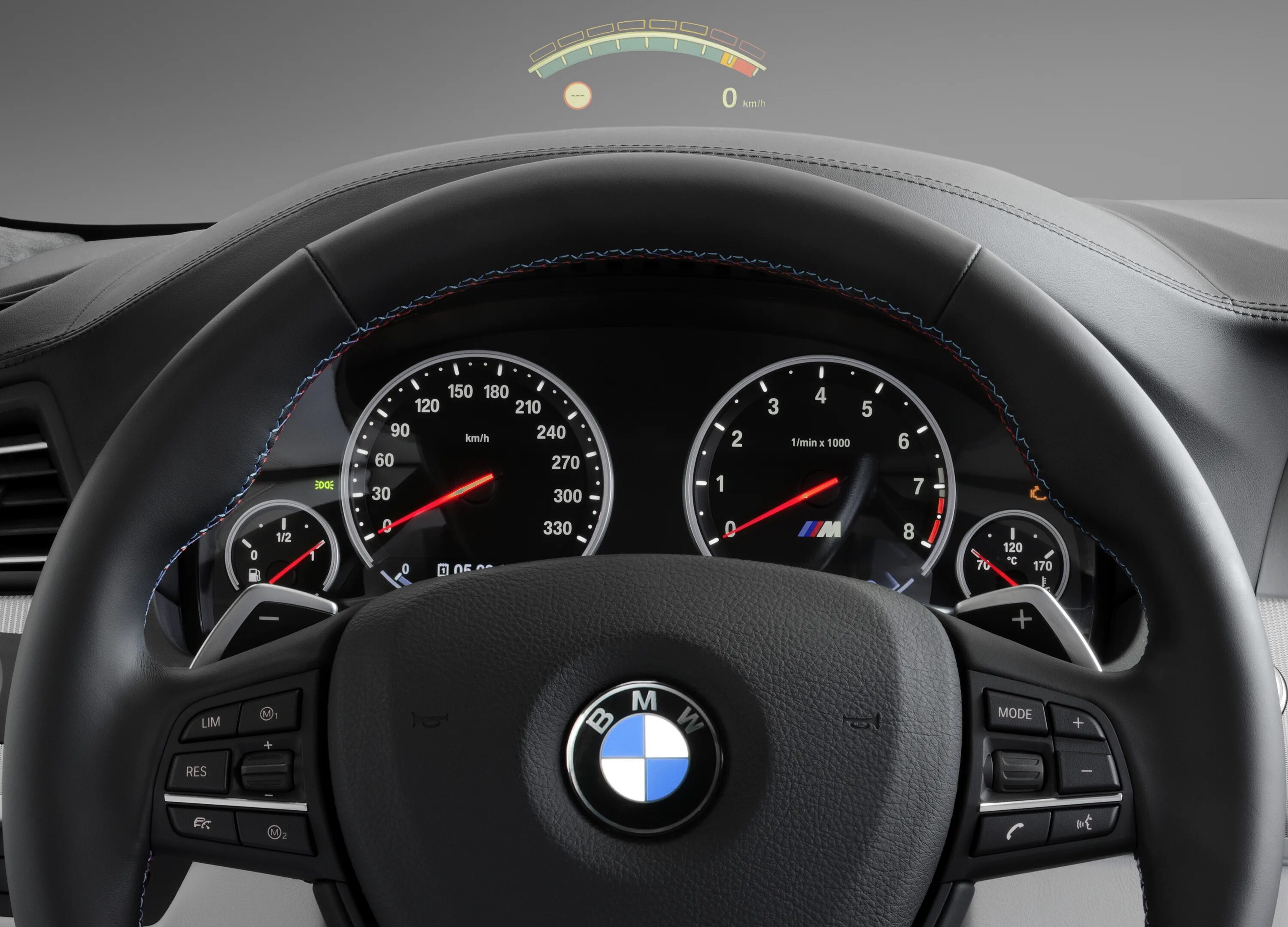 Alt f10. Спидометр бмв м5 ф10. bmw m5 f10 приборная панель. спидометр m5 f10. спидометр bmw m5.