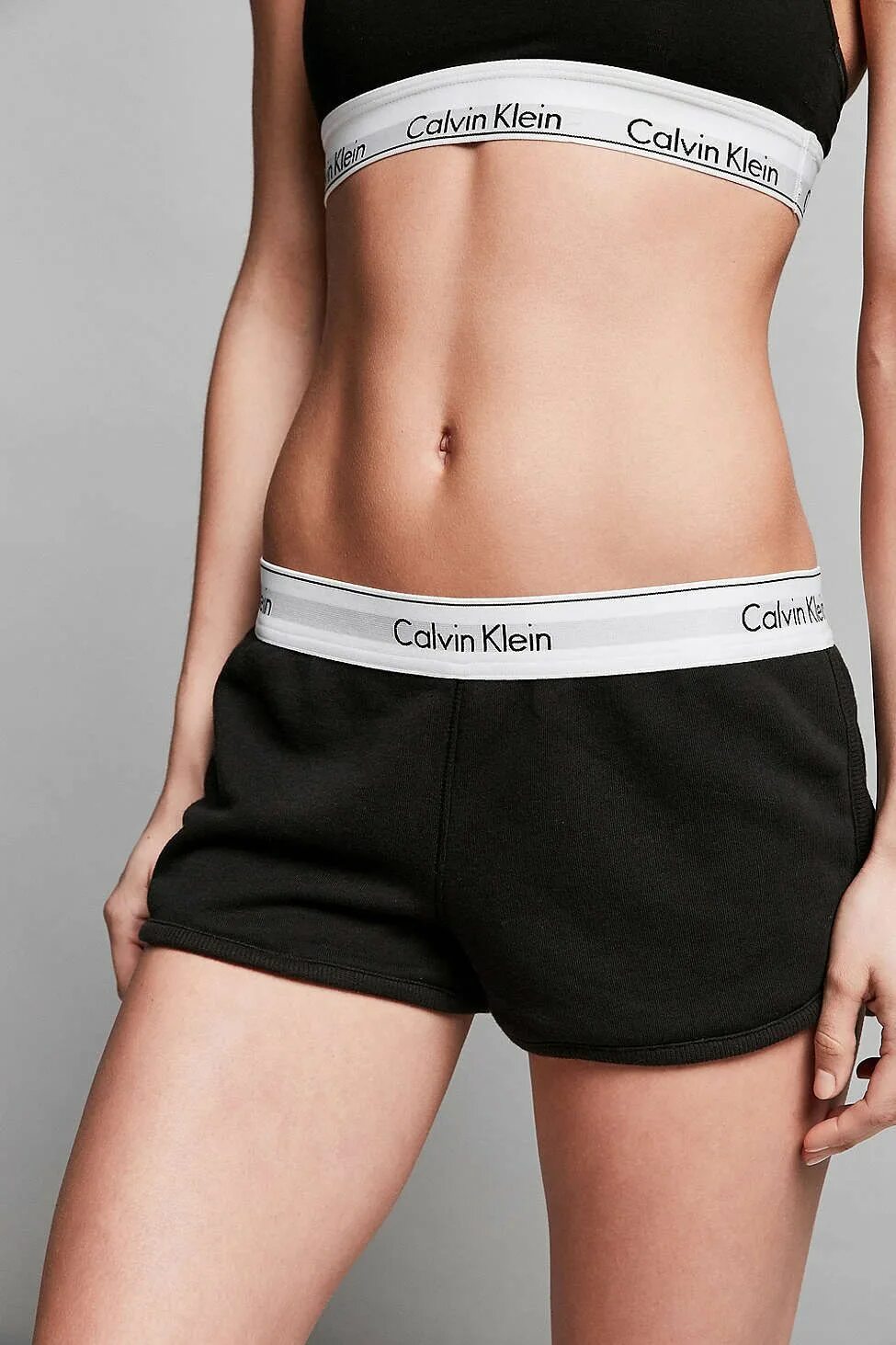 Шорты calvin klein. Кельвин Кляйн женские шортики. Кельвин Кляйн трусы шортики. Трусы Кельвин Кляйн женские шортики. Шорты Кальвин Кляйн.