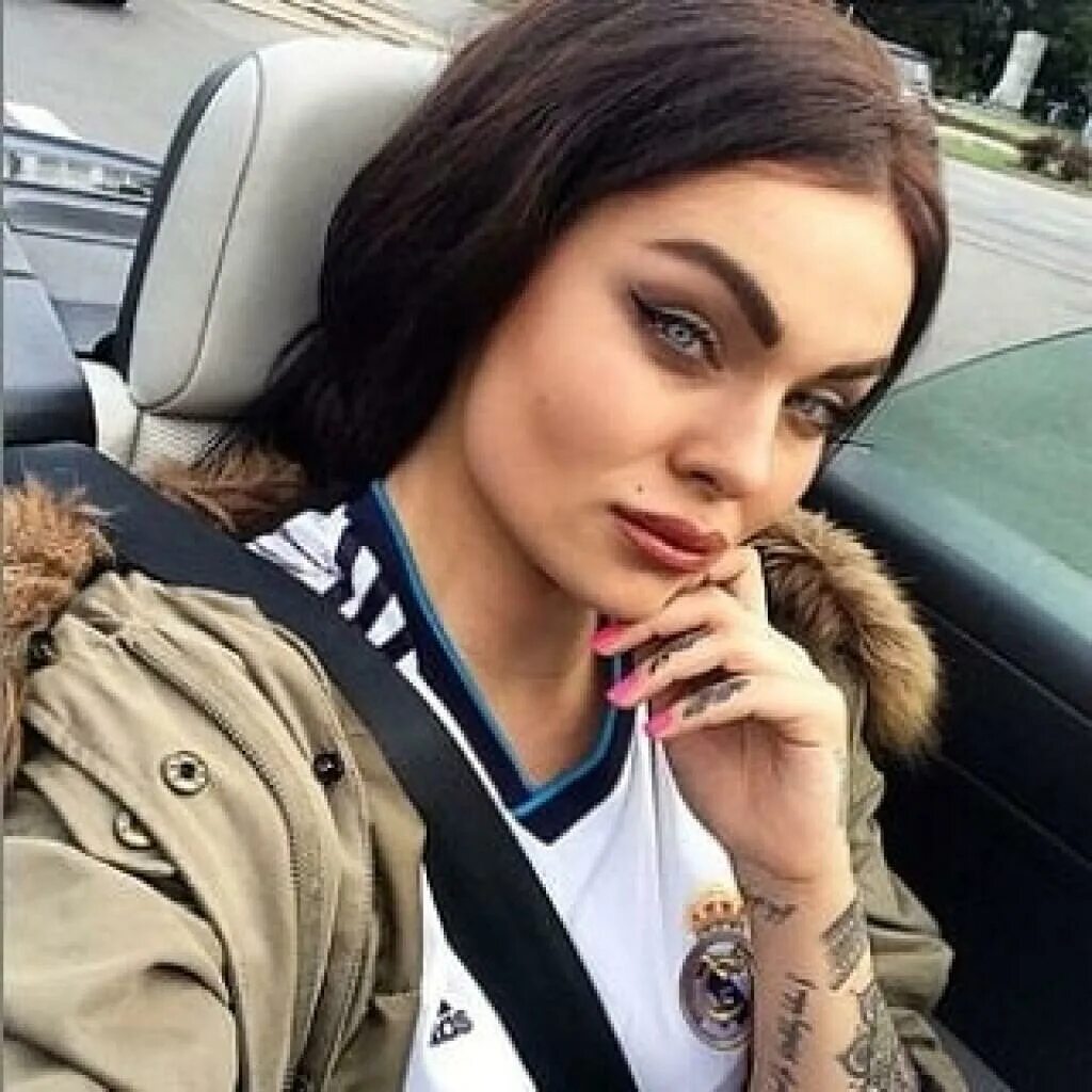 Камила смогулецки. Камила смогулецкая. камила сморгулецка.