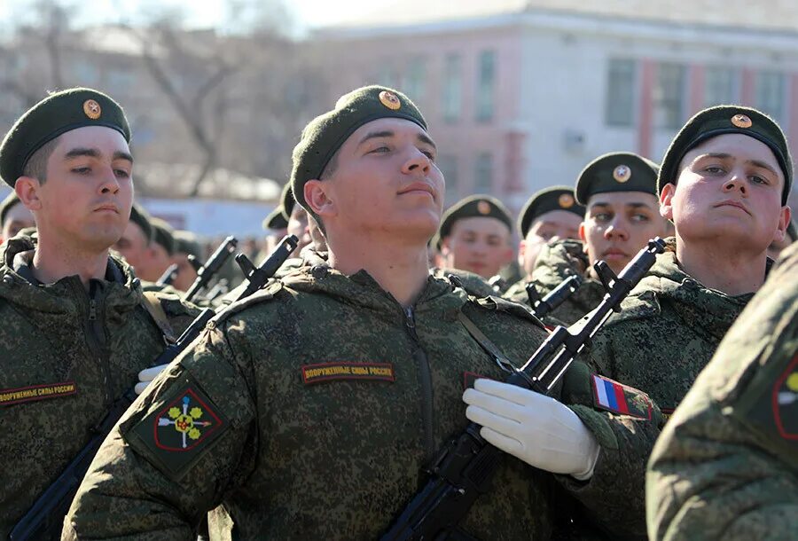 25 апреля 2021. Подготовка к военному параду. Военные на параде Победы 2022. Парад 9 мая 2022 в городе Белогорс. Военная служба. Военнослужащие.