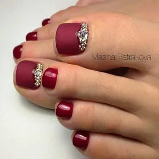Лунный маникюр педикюр
