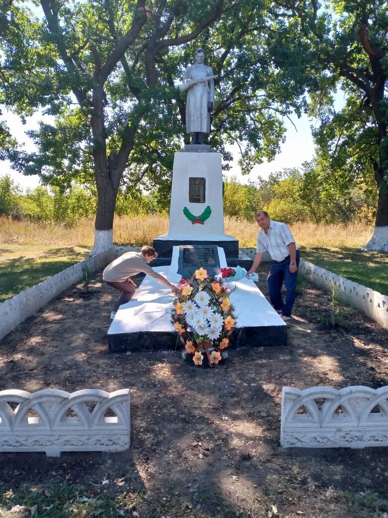 Еленовка Донецкая область. Братская могила. Памятник ВОВ В Еленовке Донецкая обл. Село Еленовка Донецкая область. Что произошло в еленовке