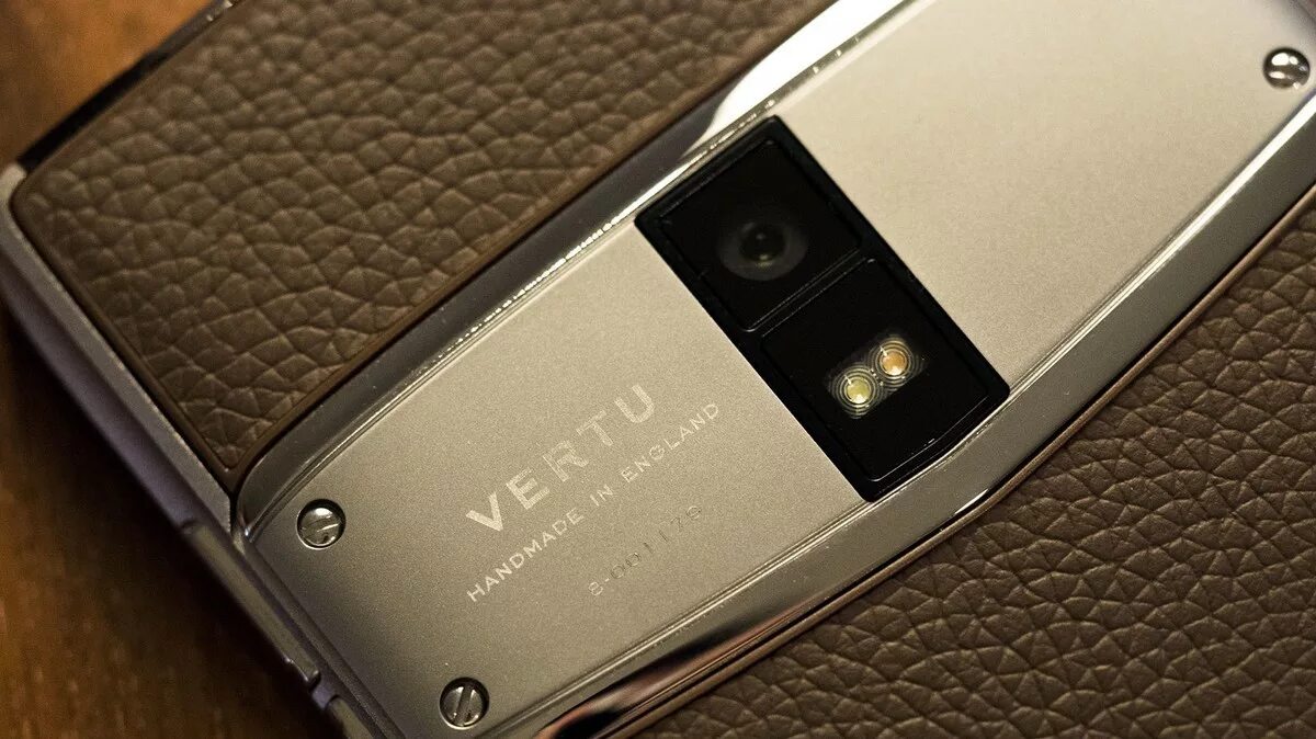 Телефоны luxury. Vertu Constellation Lizard. Vertu Gold. Нокиа верту. Vertu Life Vision.