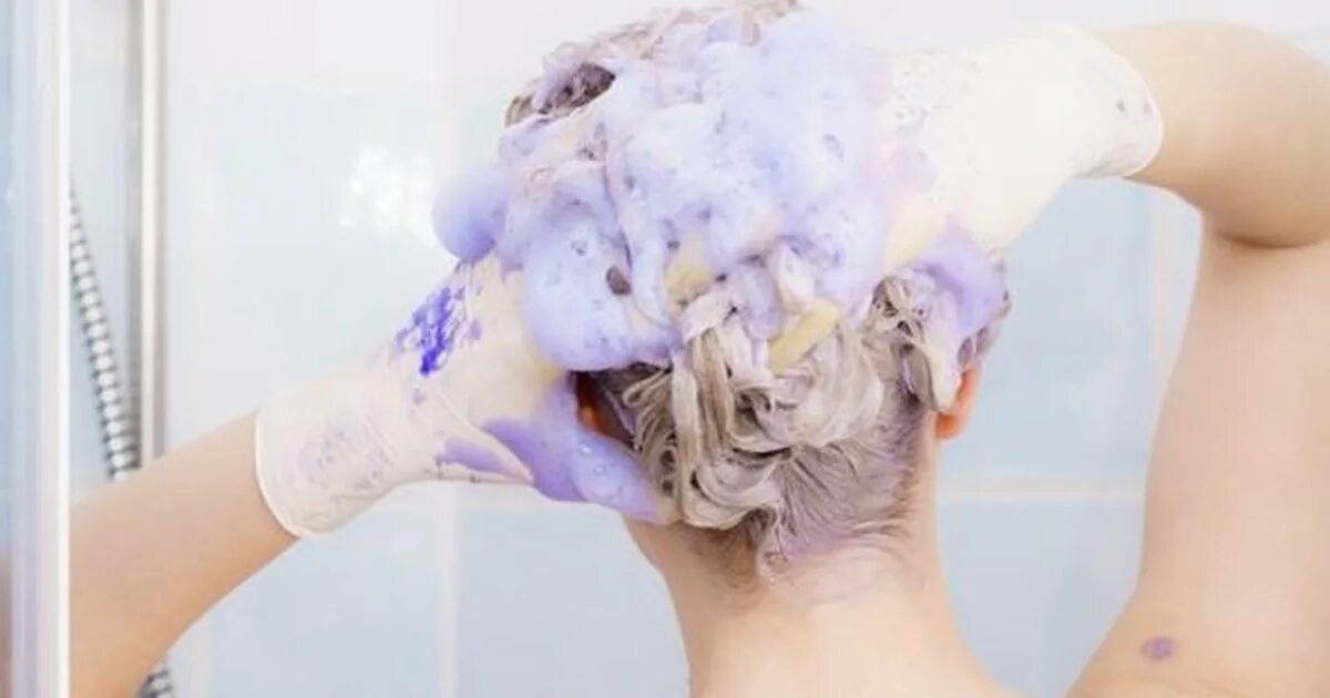 Маску наносить до мытья или после. Обезвоженные волосы. Фиолетовая маска для волос. Помыть голову фиолетовым шампунем. Шампунь с фиолетовым пигментом нанесение.