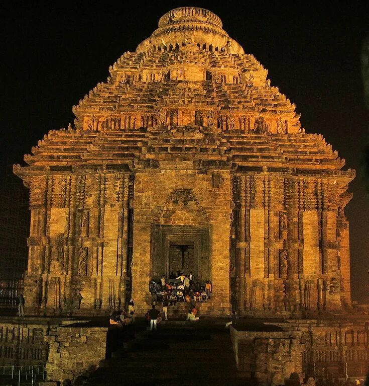 Включи temple. Храм Сурья в Конараке. Конарк храм солнца. Орисса Индия. Конарк Индия.