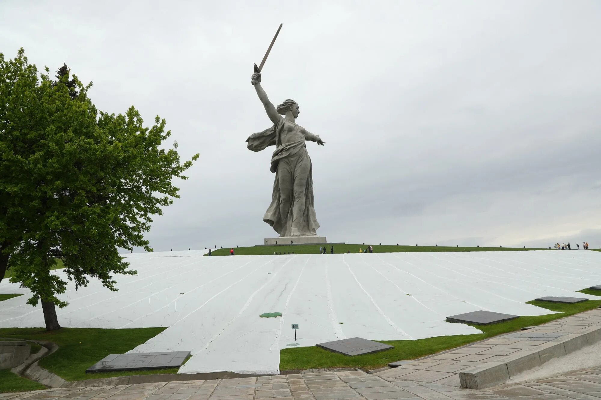 Мамаев Курган Волгоград. Волгоград Родина мать Мамаев Курган. Мемориальный комплекс Родина мать Волгоград. Мамай Курган Волгоград.