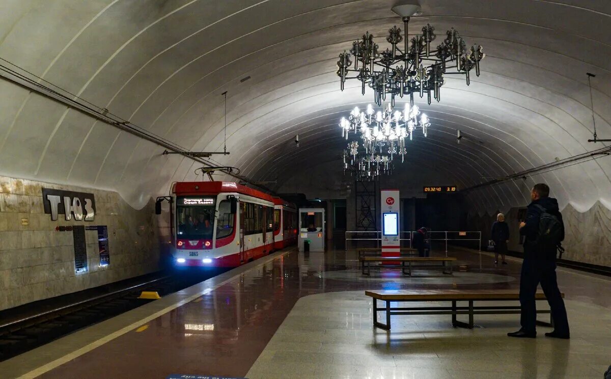 Трамвай метрополитен. Метротрам Волгоград станции. Скоростной трамвай Волгоград подземные станции. Станция скоростного трамвая ТЮЗ, Волгоград. Метротрам Волгоград подземные станции.