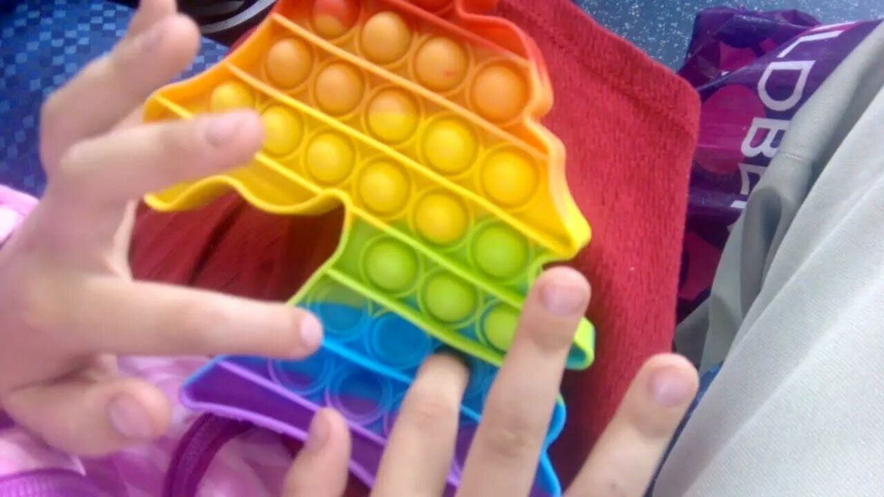 Make it pop 3сезон 1серия. Поп ит и симпл димпл. Поп ит разные формы и цвета. Самый прикольный поп ит. Поп ит игрушка антистресс пластмассовый.