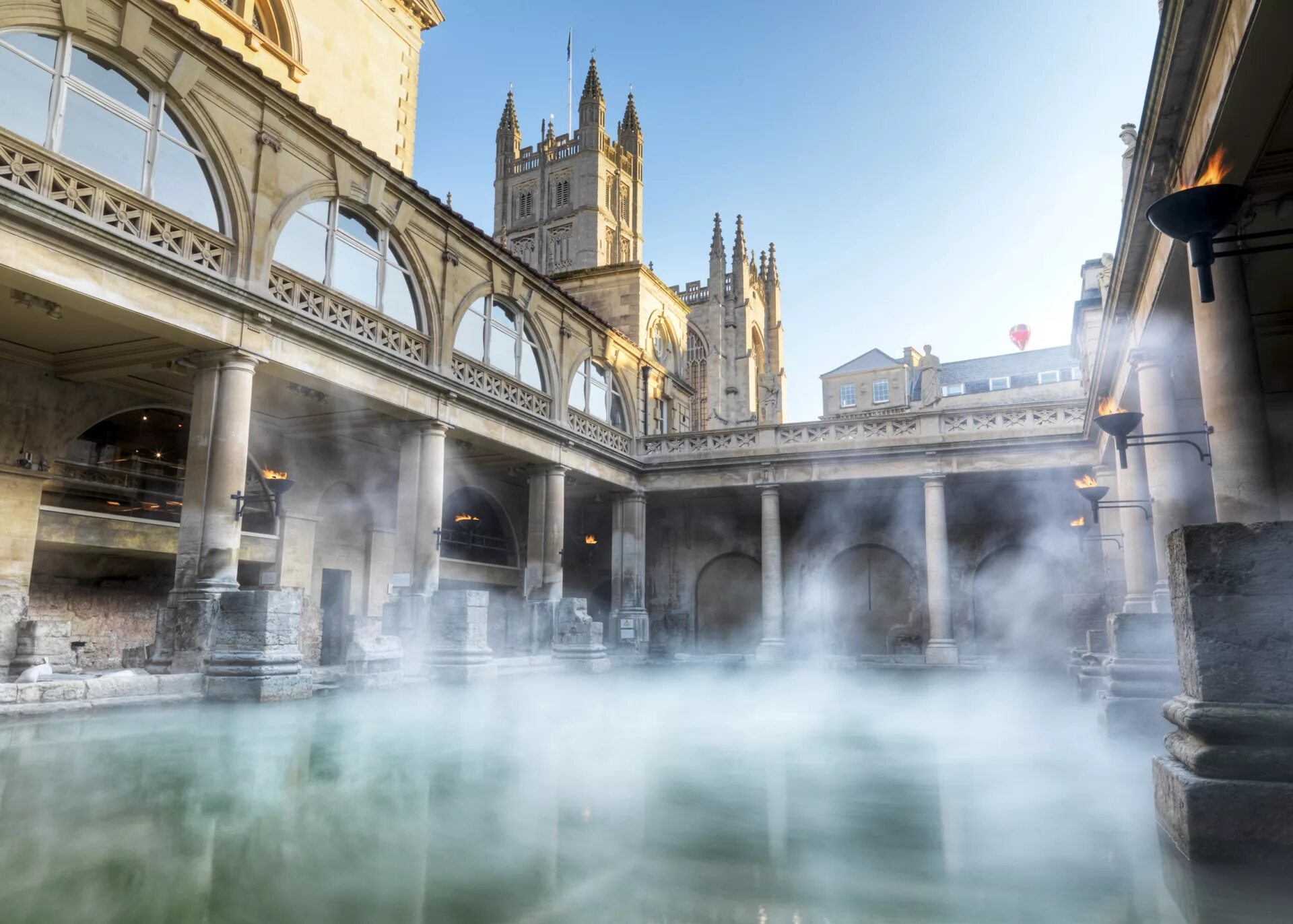 Bath the historic city in somerset. Бат Англия римские термы. Город бат Англия римские бани. Римские термы в городе бат. Римские бани в городе бат.