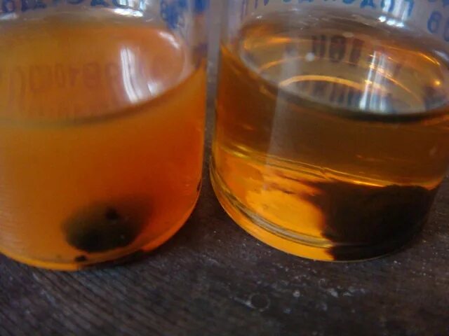 Отличие смол от асфальтенов. Компоненты для смешивания эпоксидной смолы. Смола растворяется. Экстракт кровь дракона. Битумная мастика разводимая бензином.