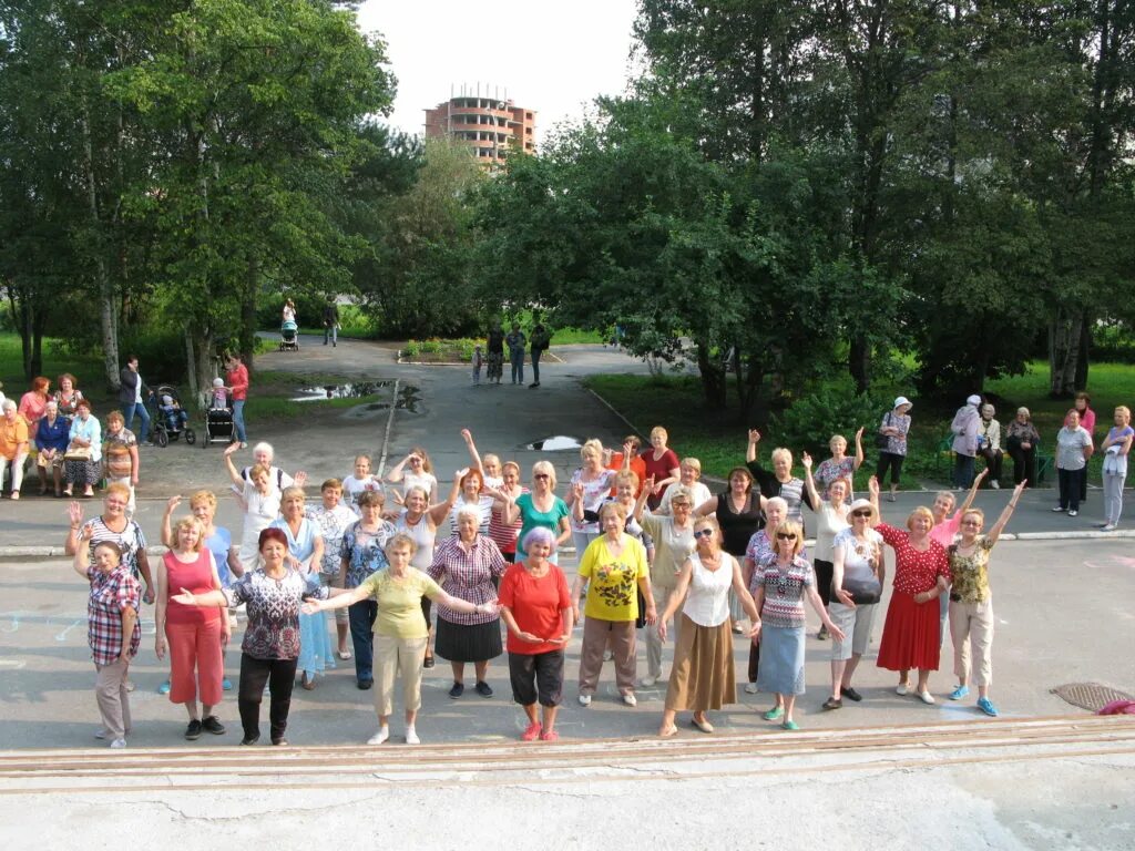 хорошее самочувствие в архангельске. студия хорошего самочувствия в архангельске в контакте. студия хорошего самочувствия в архангельске. уличные фото у агкц с детьми по выходным дням. танцы студии хорошего самочувствия.