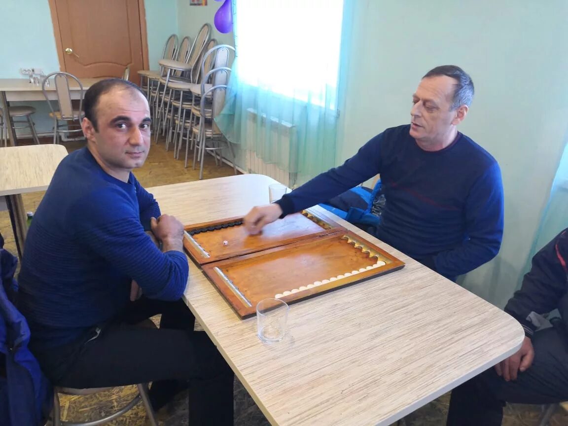 Армяне в нарды играют. Армяне в нарды играют