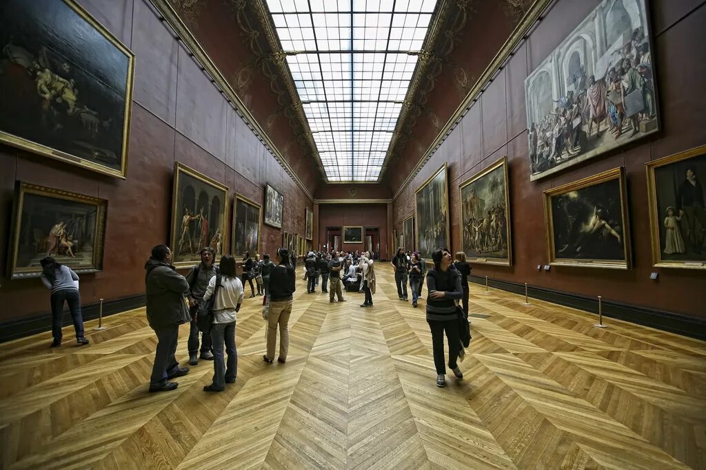 Лувр музей. Лувр картинная галерея. Лувр большая галерея. Зал Сюлли в Лувре. Где находится знаменитый музей