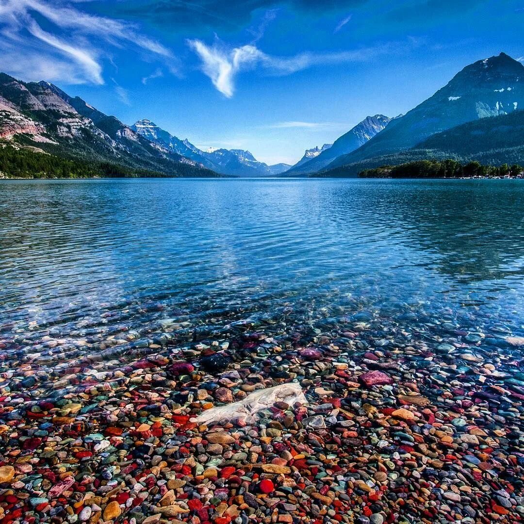 Озеро канада сканворд. Уотертон-Лейкс. Waterton Lakes National Park. Waterton National Park. Waterton Lakes камни.