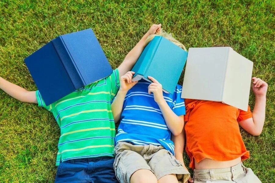 10 летних книг. Учеба летом. Книги для детей. Лето с книгой. Учеба летом для школьников.