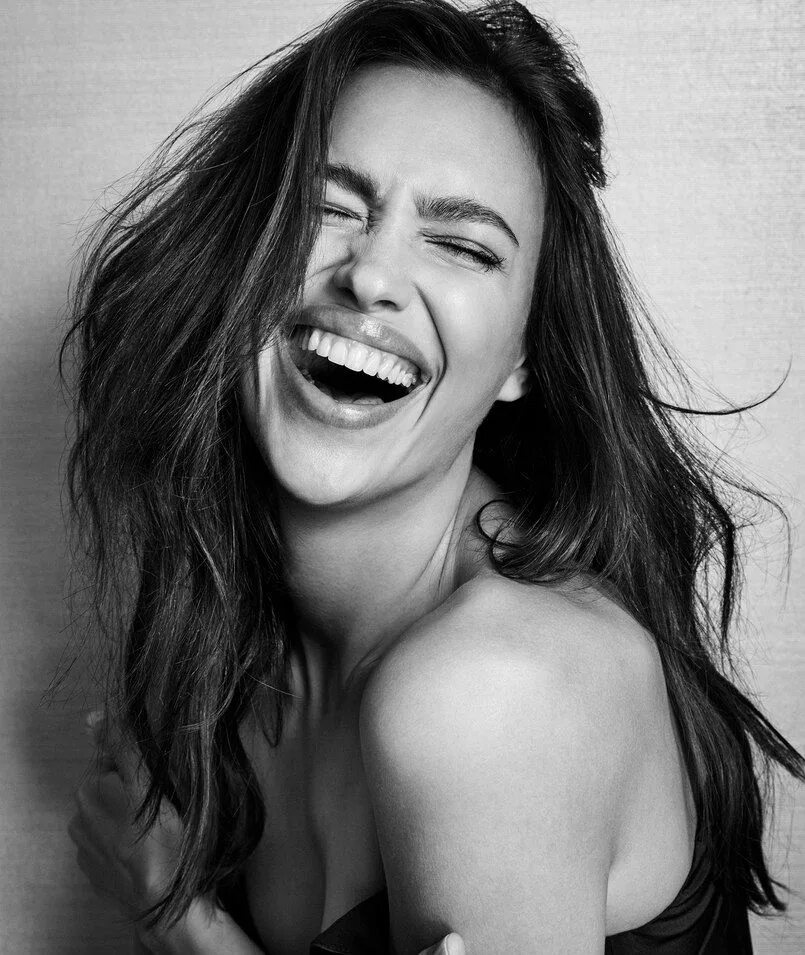 Девушка со смехом. Женщина смеется. Девушка со смехом. Счастливая женщина. Девушка со смехом.