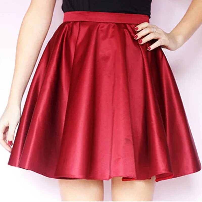 Атласная юбка купить. Атласная юбка. Юбка из атласа. Красная атласная юбка. Атласная юбка солнце.
