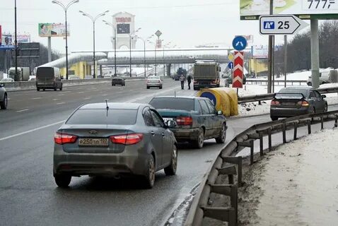 Перегородили дорогу машинами