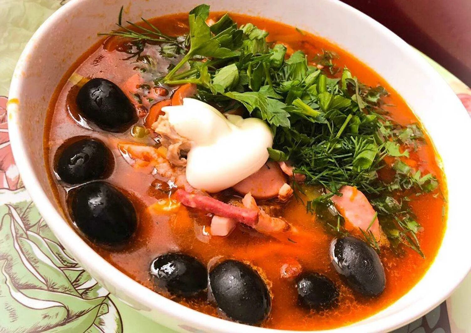 Солянка сборная мясная оливки классическая