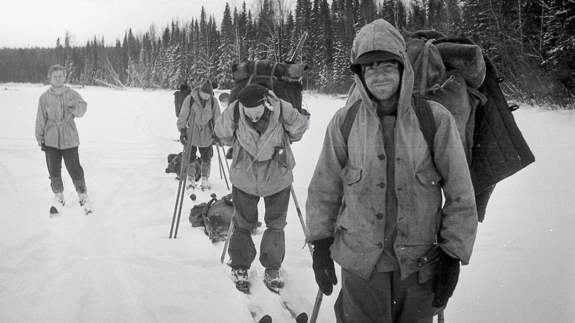 Гора отортен гибель группы дятлова. Перевал дятлова мертвые туристы. Гибель тургруппы дятлова 1959. Дятлова группа дятловцев. Гибель тургруппы дятлова 1959.