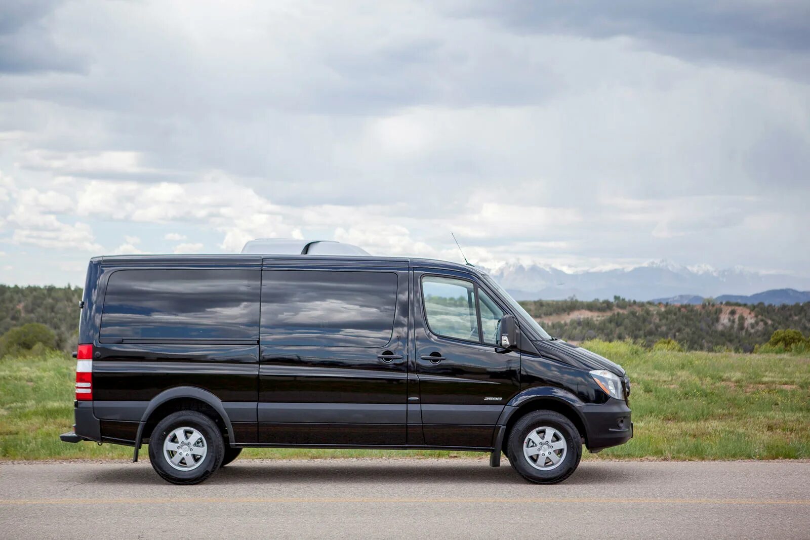 Мерседес спринтер 7. Mercedes-Benz Sprinter 2500. Mercedes Benz 2500 Sprinter van. Mercedes-Benz Passenger van 2500. Мерседес Спринтер 8 мест.