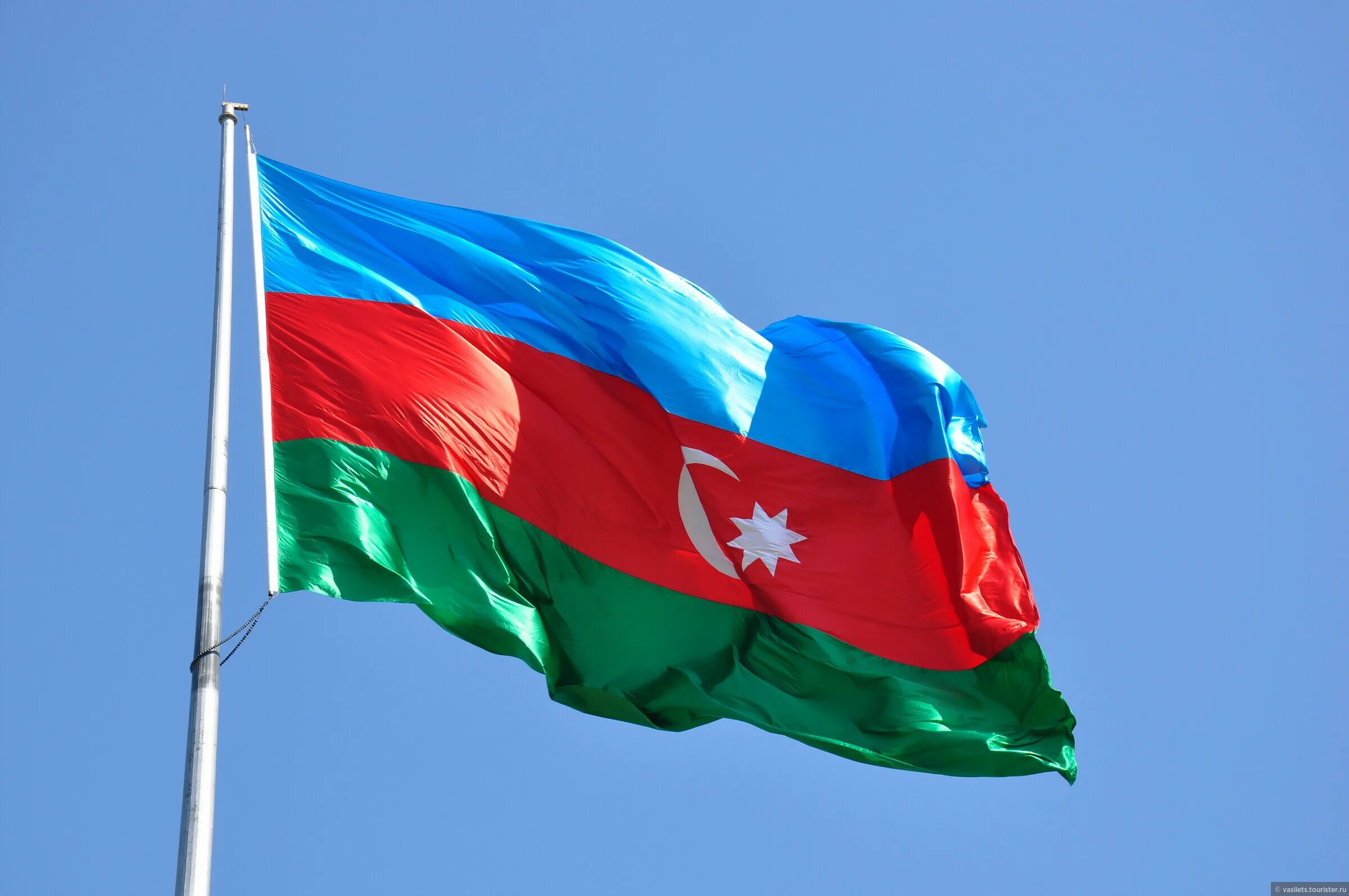 Азербайджан азер. Республика Азербайджан флаг. Азербайджан bayraq. Национальный флаг Азербайджана. Развивающийся флаг Азербайджана.