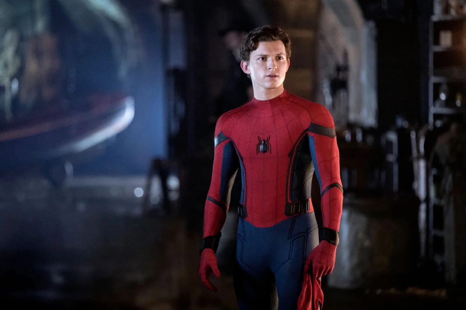 Человек с томом холландом все части. Питер Паркер том Холланд. Spider man Tom Holland. Том Холланд в костюме человека паука. Том Холланд 2022.