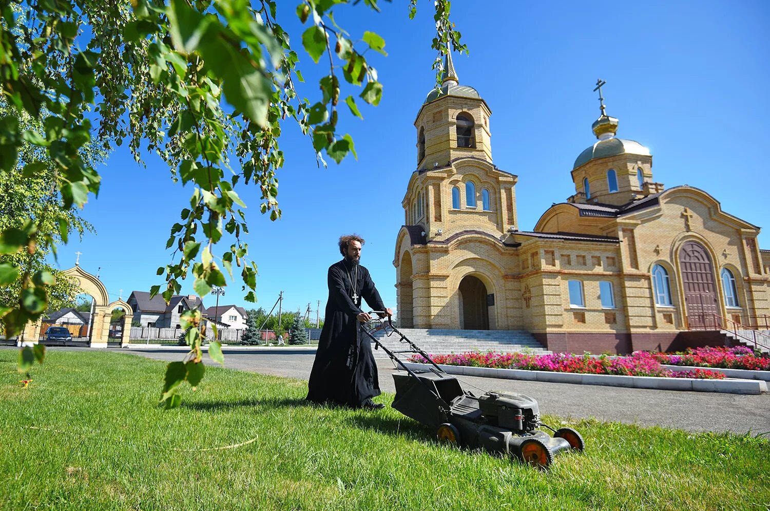 Погода оренбургском районе поселок. Поселок караванный Оренбургского района. Караванный Оренбург. Церковь в Караванном Оренбург. Церковь в селе караванный Оренбургской.