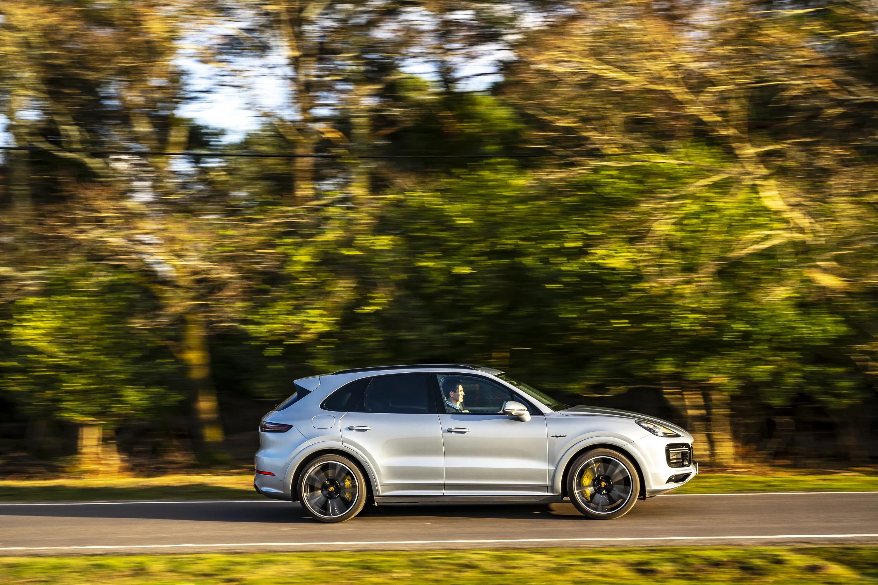Cayenne turbo e hybrid. Porsche cayenne turbo s e-hybrid. porsche cayenne turbo 2025. порше кайен турбо с 2025. порше cayenne turbo s.