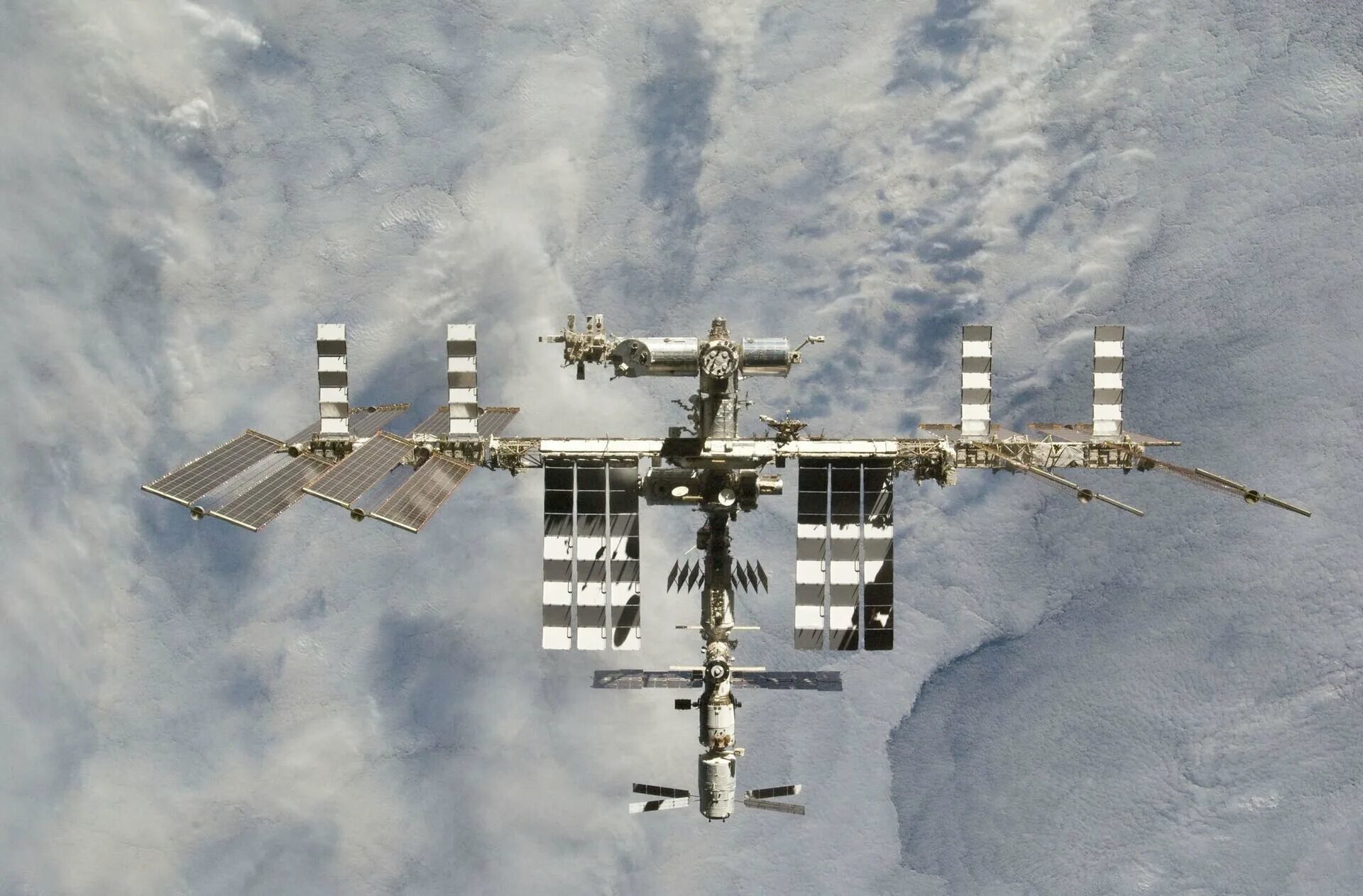Международная станция мир. Международная Космическая станция МКС. Международная Космическая станция (МКС) В 1998 году. Проект о международной космической станции МКС. Космическая станция НАСА.
