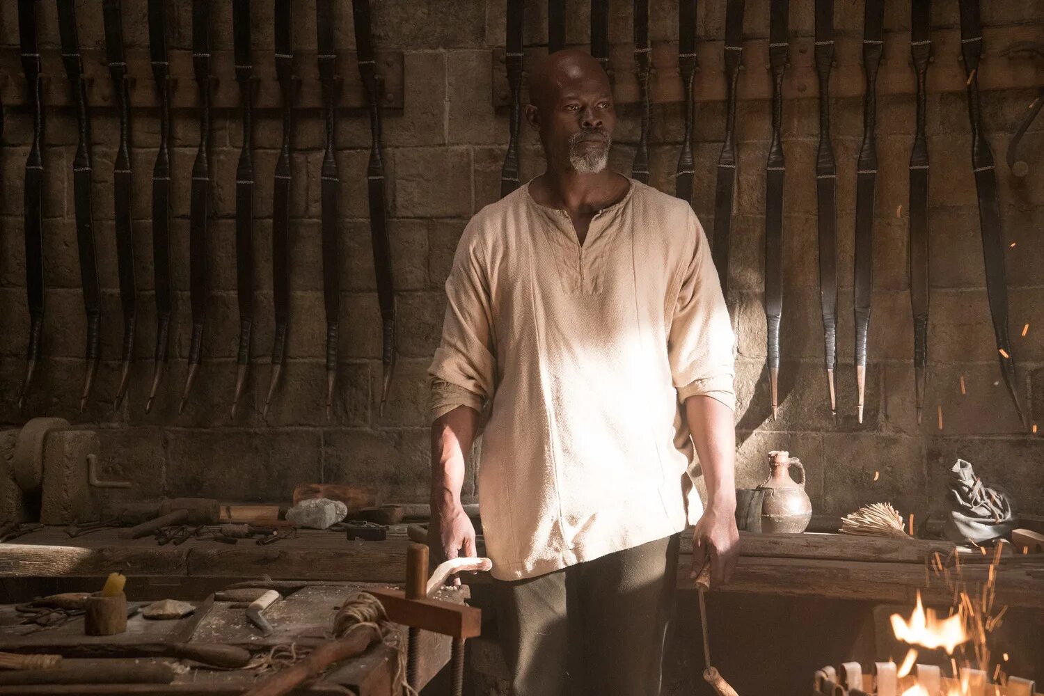 меч короля артура / king arthur legend of the sword / 2017. меча 2017. меча 2017. джуд лоу меч короля артура. меча 2017.