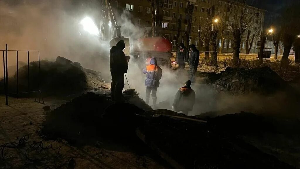 Пятилетняя девочка. Слив пятилетней девочки. Ребенок утонул в выгребной яме. Девочка упала в яму. Сбили девушку в капотне.