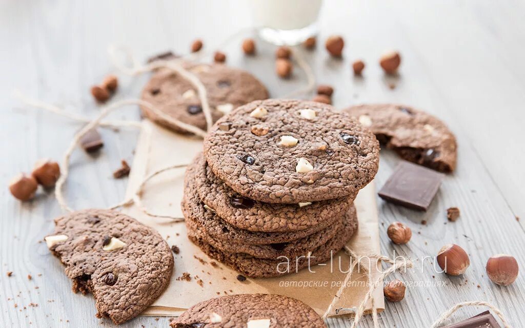 Cookies три шоколада. Шоколадное печенье с тремя шоколадами. Печенья куки три шоколада.